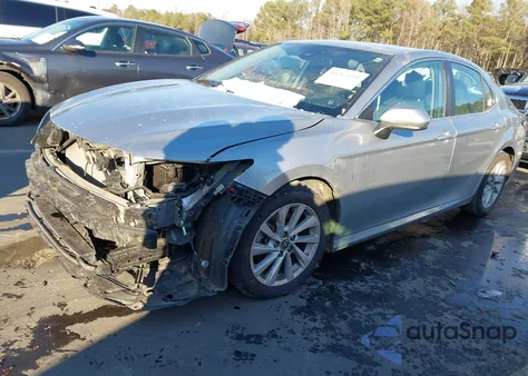 2022 Toyota Camry Le z USA, uszkodzony, nr VIN 4T1C11AK7NU652948